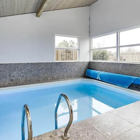 8 Person In V Ggerl Se Bøtø By