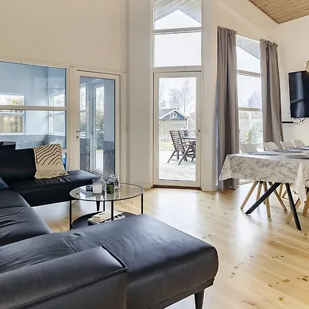 8 Person In Vaeggerlose Bøtø By
