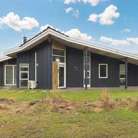 8 Person In Vaeggerlose * Bøtø By